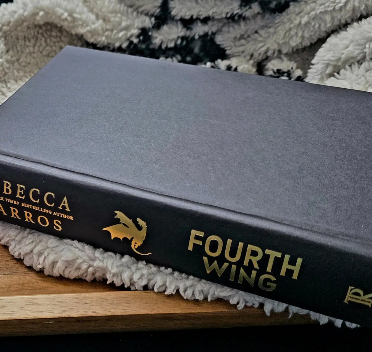 Fourth Wing - Rebecca Yarros - Fiction/Fantasy