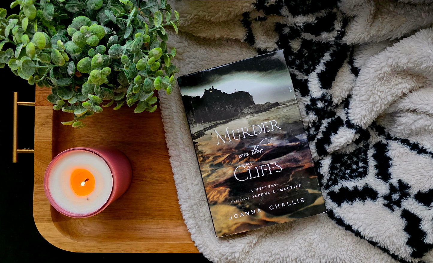 Murder on the Cliffs - Joanna Challis - Suspense/Thriller